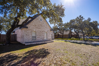 7318 Chimney Bluff in San Antonio, TX - Building Photo - Building Photo