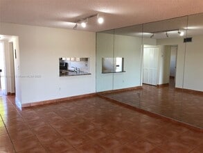 250 W Park Dr in Miami, FL - Building Photo - Building Photo