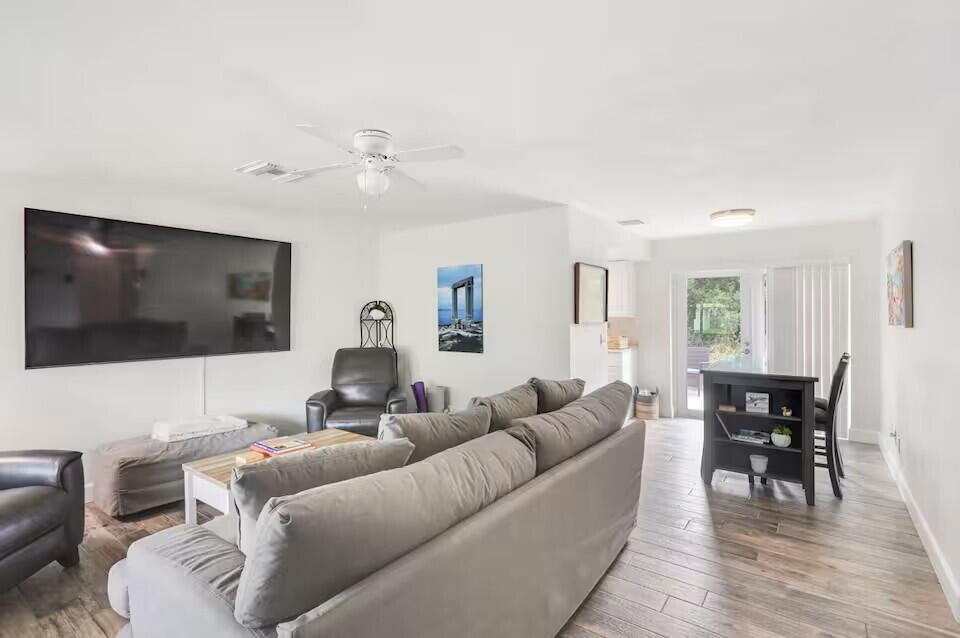 1519 Treemont Ave in Jupiter, FL - Building Photo