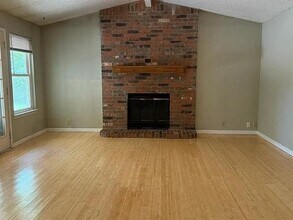 8629 Crestview Dr in Fort Worth, TX - Building Photo - Building Photo