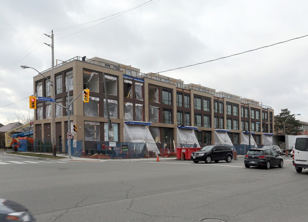 643 Lawrence Ave W in Toronto, ON - Building Photo