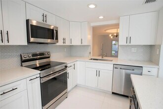 2714 NE 8th St in Hallandale Beach, FL - Building Photo - Building Photo