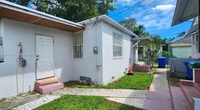 405 NW 64th St, Unit 3 in Miami, FL - Foto de edificio - Building Photo