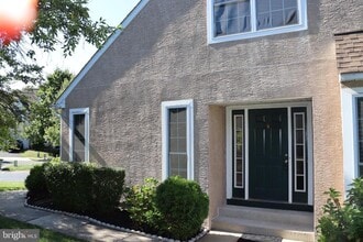 323 Country Club Dr in Lansdale, PA - Building Photo - Building Photo