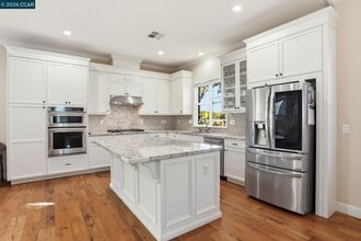 5043 Ivy Leaf Springs Rd in San Ramon, CA - Building Photo - Building Photo