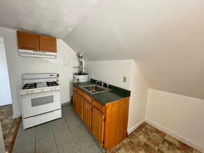 23 Kimberly Ave in West Haven, CT - Building Photo - Building Photo