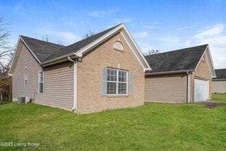 7813 Bridlewood Pl in Louisville, KY - Foto de edificio - Building Photo