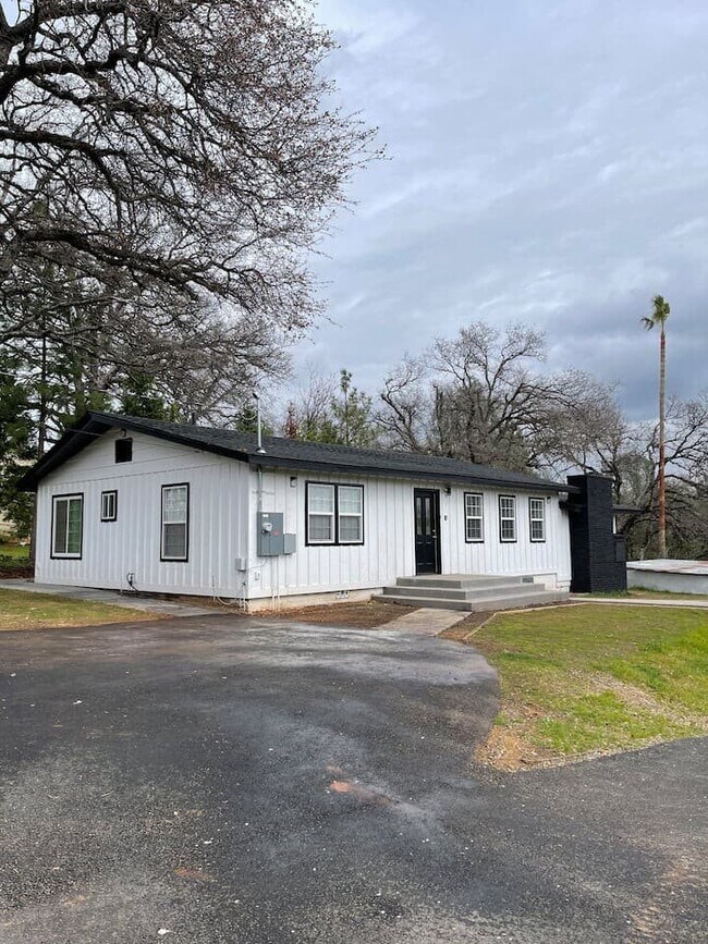 6613 Stoney Dr Rentals in Redding, CA