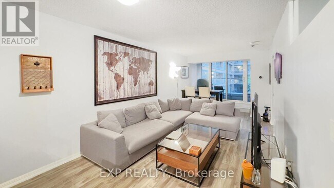 75-475 E Liberty St in Toronto, ON - Building Photo - Building Photo