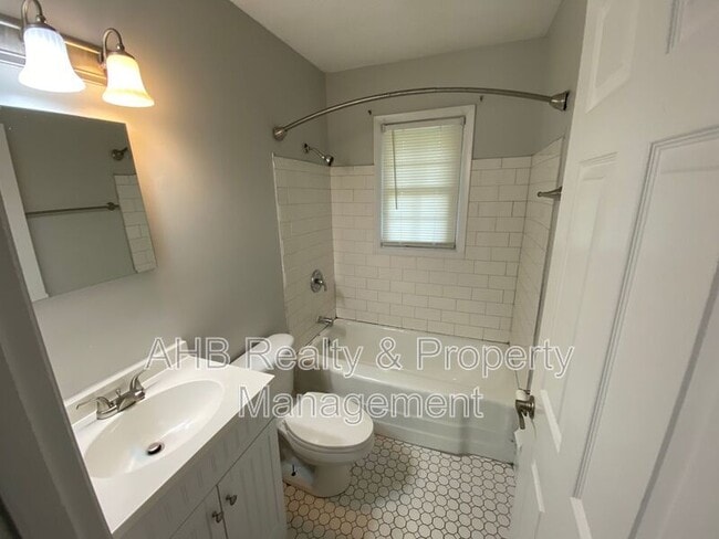 130 W Braxton Foushee St in Carrboro, NC - Building Photo - Building Photo