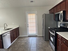10650 Daisy Cove in Hampton, GA - Foto de edificio - Building Photo