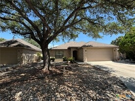 1530 Eastridge Pkwy in Seguin, TX - Building Photo