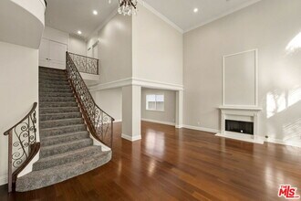 5217 Etiwanda Ave in Los Angeles, CA - Building Photo - Building Photo