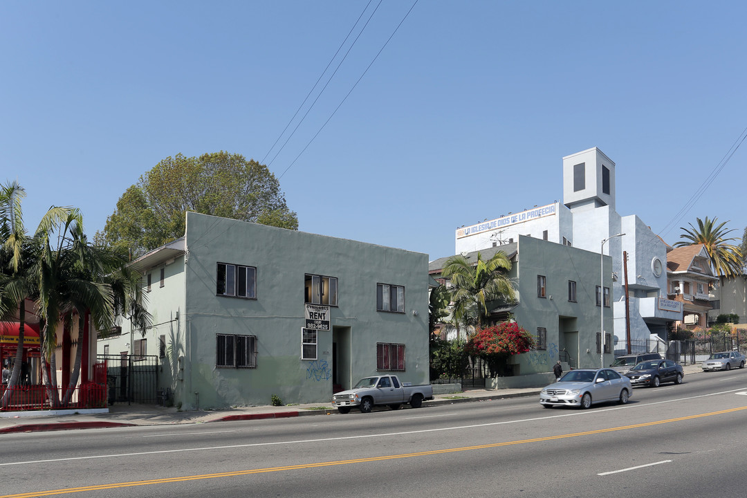 1521 S Hoover St in Los Angeles, CA - Building Photo