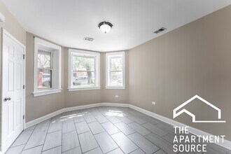 2618 N Harding Ave, Unit G in Chicago, IL - Building Photo - Building Photo