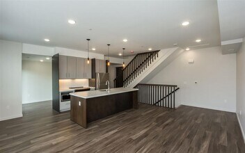 535 S Dubuque St in Iowa City, IA - Building Photo - Building Photo