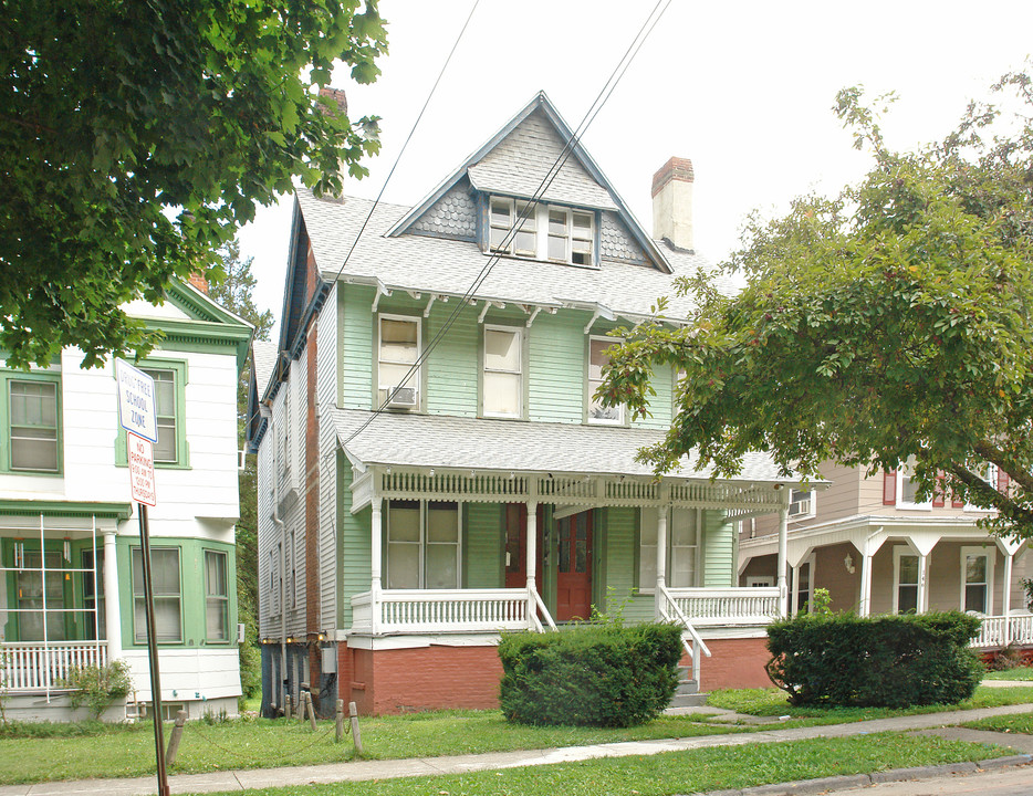 144 Montgomery St in Poughkeepsie, NY - Building Photo