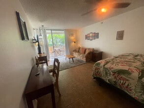 75-5776-5776 Kuakini Hwy in Kailua Kona, HI - Building Photo - Building Photo