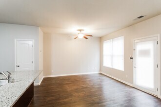 3263 Pennington Dr, Unit 2H/I in Stonecrest, GA - Building Photo - Building Photo