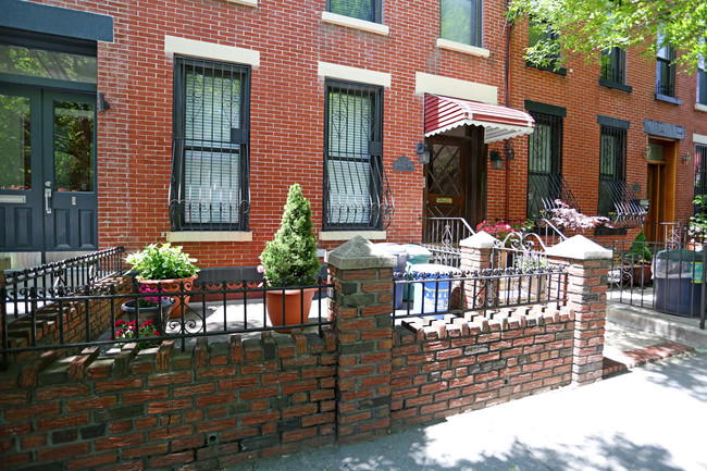 532 Clinton St in Brooklyn, NY - Foto de edificio - Building Photo