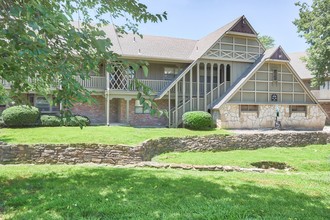 Chalet Apartments in Topeka, KS - Building Photo - Building Photo