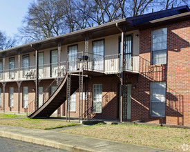 Monroe Villa II in Birmingham, AL - Building Photo - Building Photo