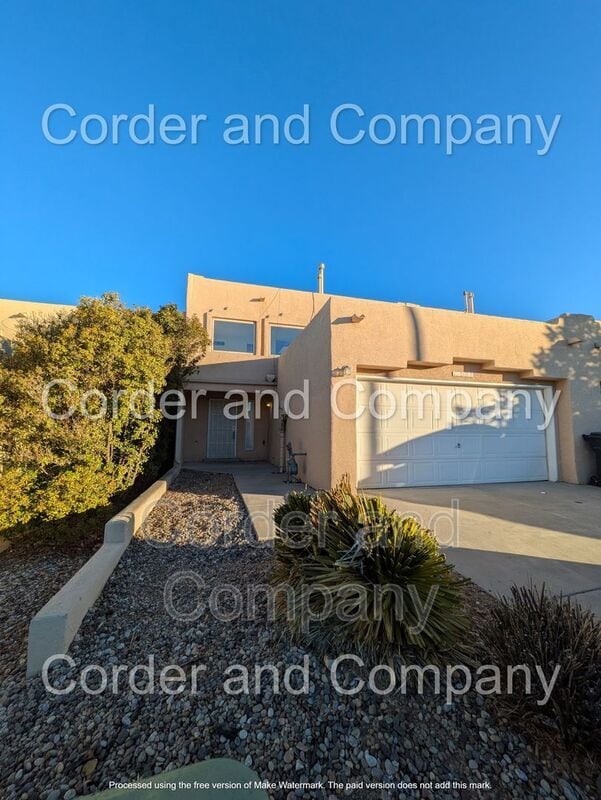 property at 11243 Campo Del Oso Ave NE
