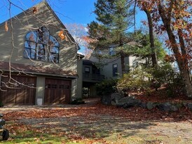 32 Surrey Rd in Winchester, MA - Building Photo