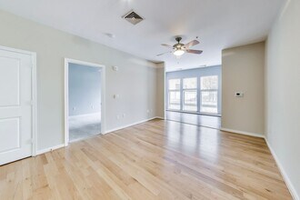 8045 Newell St in Silver Spring, MD - Foto de edificio - Building Photo