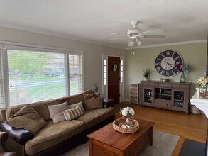 25 Parkview Terrace in Lee, MA - Building Photo - Building Photo