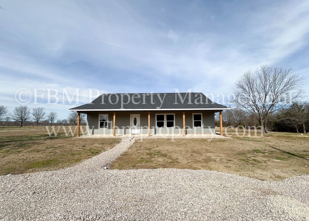 21 SW County Rd in Corsicana, TX - Building Photo