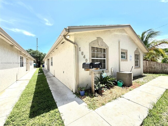 1840 Jefferson St in Hollywood, FL - Building Photo - Building Photo