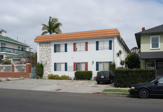 2482 B St in San Diego, CA - Building Photo - Building Photo