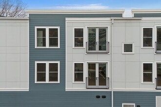 404 Lowell St in Wakefield, MA - Foto de edificio - Building Photo