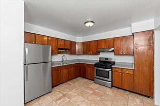 600 McKinley Ave, Unit 101 in Mundelein, IL - Building Photo - Building Photo