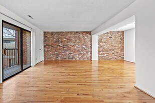 4012 Oak St, Unit 64111 in Kansas City, MO - Building Photo