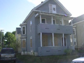 886 Dwight St in Holyoke, MA - Building Photo