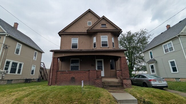 property at 207 Maryland Ave SW