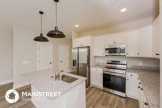 142 Noble Pk Cir in Gallatin, TN - Foto de edificio - Building Photo