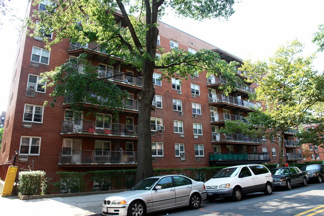 14410 Roosevelt Ave in Flushing, NY - Building Photo - Building Photo