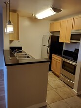 6400 Christie Ave, Unit 1201 in Emeryville, CA - Building Photo - Building Photo