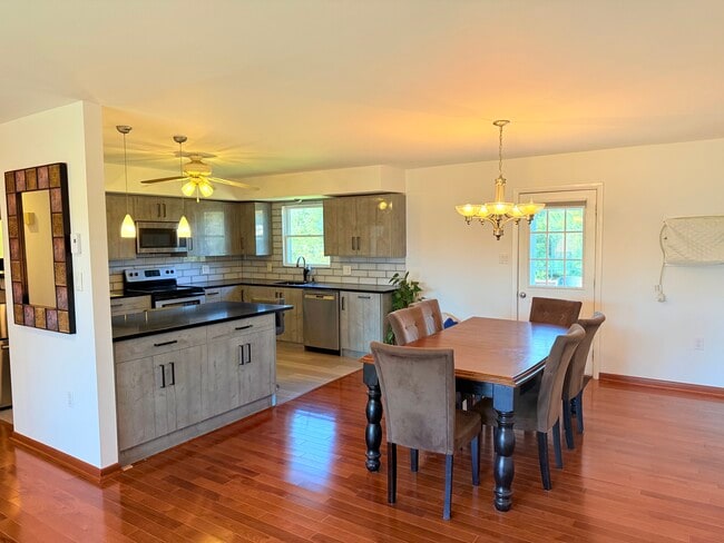 225 Greenwave Blvd in Kingston, PA - Building Photo - Building Photo