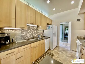 272 Desert Lakes Dr in Palm Springs, CA - Building Photo - Building Photo