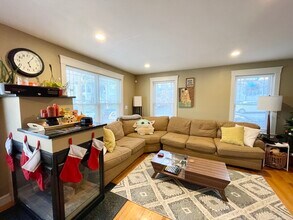 23 Iroquois St, Unit 23 in Boston, MA - Building Photo - Building Photo