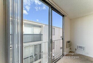 11645 Montana Ave in Los Angeles, CA - Building Photo - Building Photo