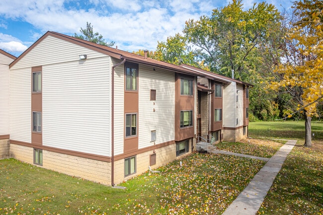 Southwoods in Essex, MD - Foto de edificio - Building Photo