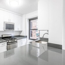 405 E 56th St in New York, NY - Building Photo - Building Photo