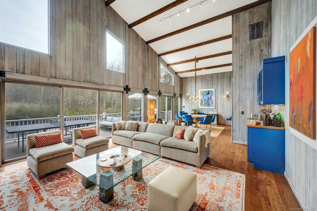 387 Stanwich Rd in Greenwich, CT - Building Photo