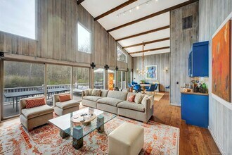 387 Stanwich Rd in Greenwich, CT - Foto de edificio - Building Photo