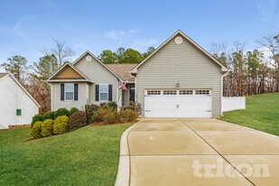 140 Parkers Pointe Dr in Benson, NC - Building Photo